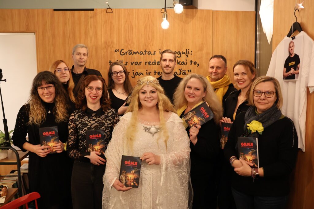 Gājēji, fantāzijas un fantastikas stāsti, latviešu autori